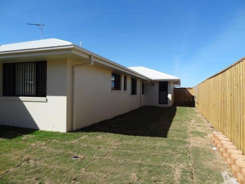 4 Hinkler Court, Rural View QLD 4740