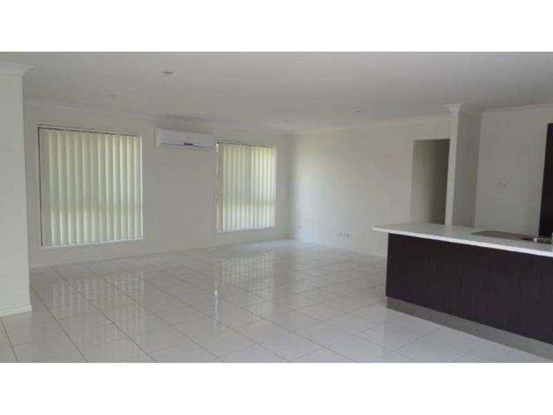 55 Commander Parade, Shoal Point QLD 4750