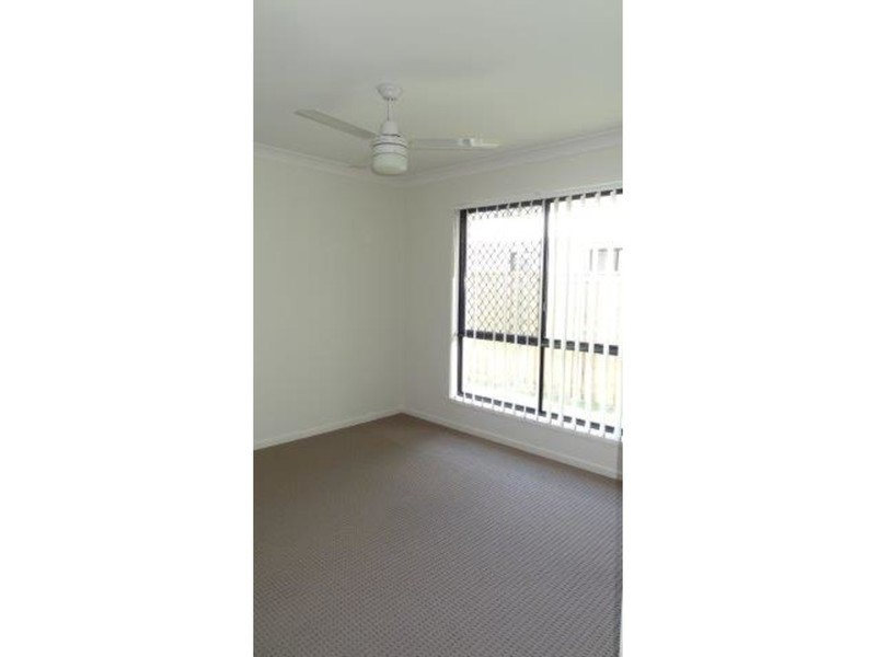 55 Commander Parade, Shoal Point QLD 4750