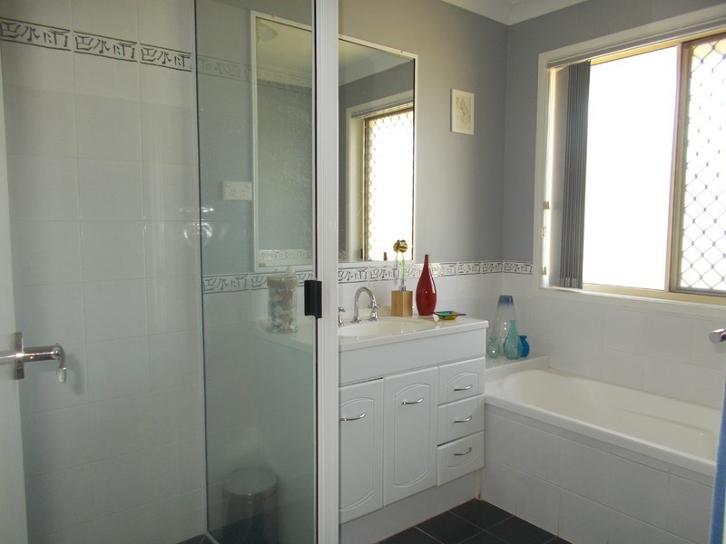 19 Crofton Close, Rural View QLD 4740