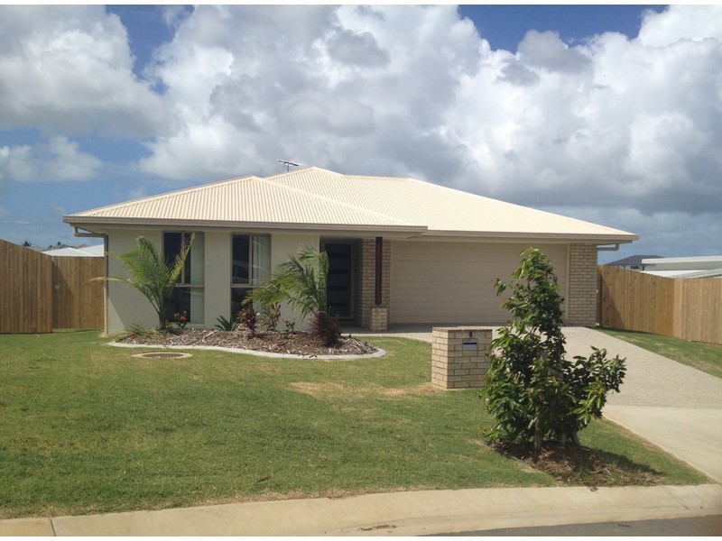 4 Bonney Street, Rural View QLD 4740