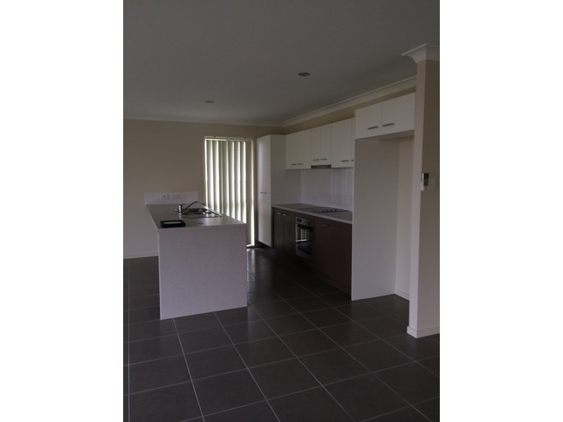 4 Bonney Street, Rural View QLD 4740