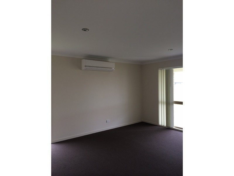 4 Bonney Street, Rural View QLD 4740
