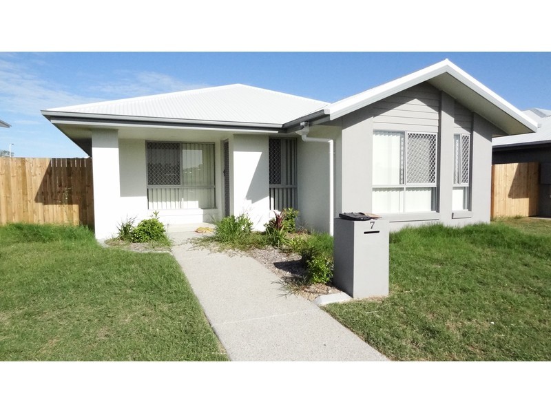 7 Elgans Parade, Rural View QLD 4740