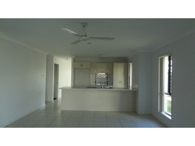 7 Elgans Parade, Rural View QLD 4740
