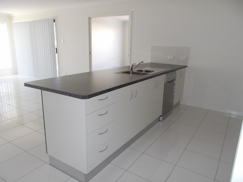 6 Hinkler Court, Rural View QLD 4740