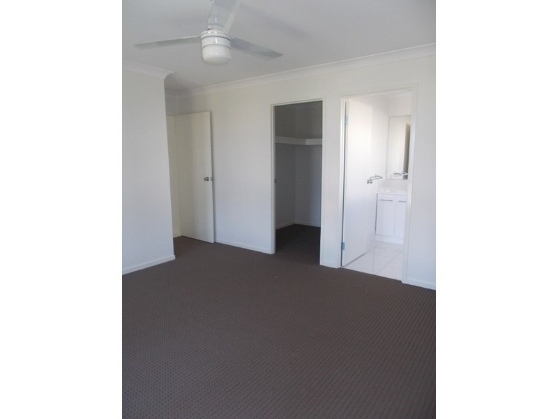 6 Hinkler Court, Rural View QLD 4740