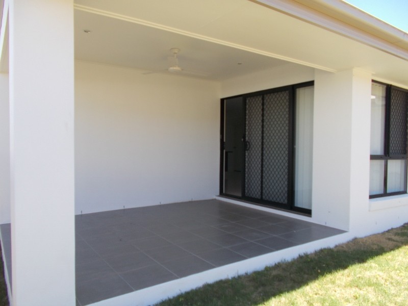 6 Hinkler Court, Rural View QLD 4740