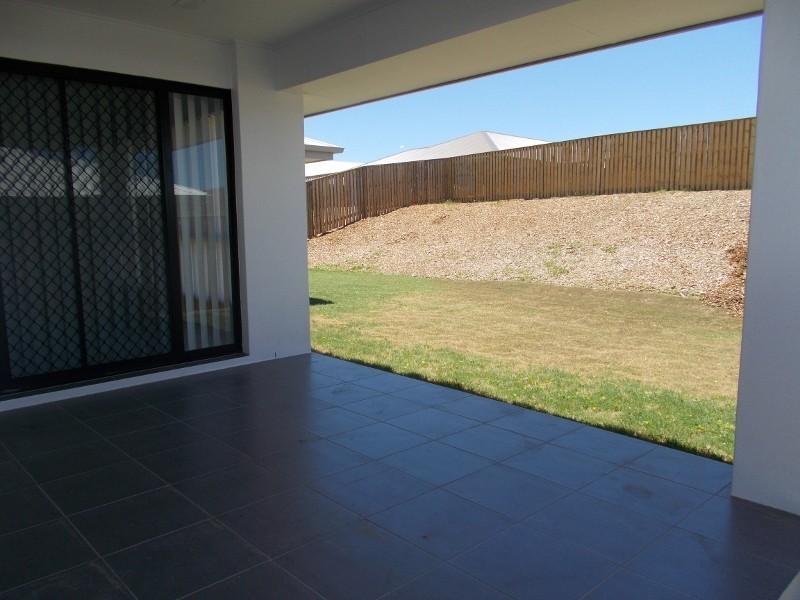 6 Hinkler Court, Rural View QLD 4740