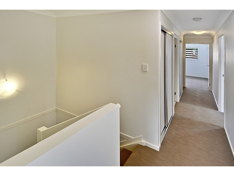 2/17 Greensboro Place, Little Mountain QLD 4551