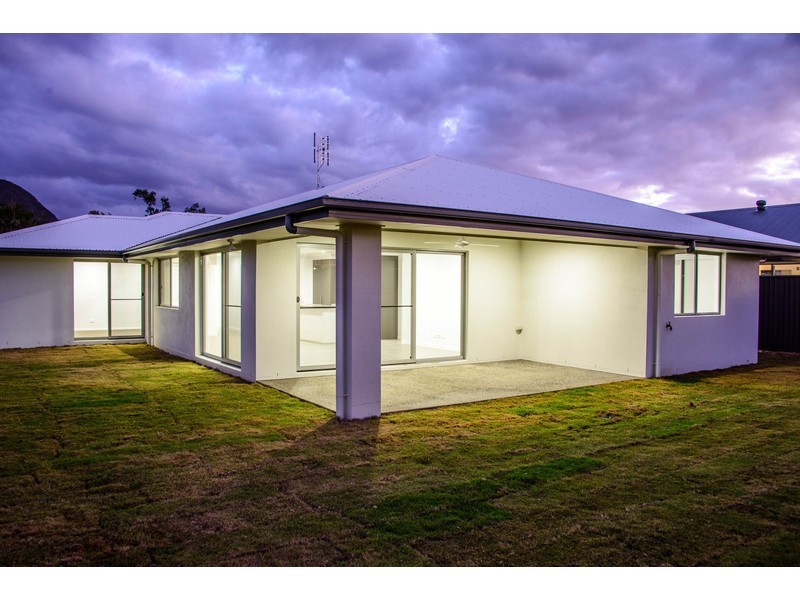 13 Clark Avenue, Glass House Mountains QLD 4518