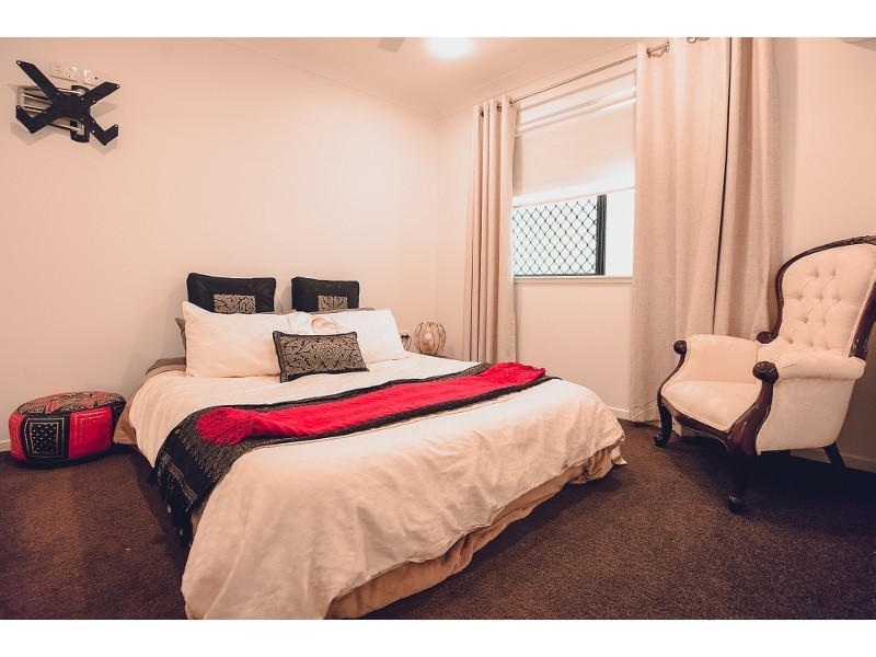 10 Townsend Street, Bucasia QLD 4750