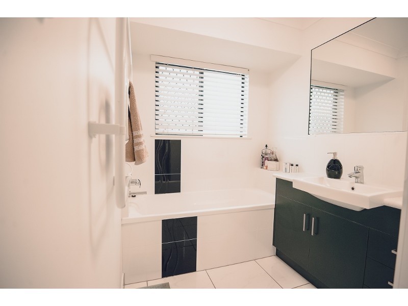 10 Townsend Street, Bucasia QLD 4750