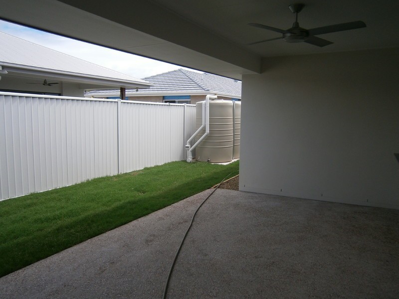 4 Apple Crescent, Caloundra West QLD 4551