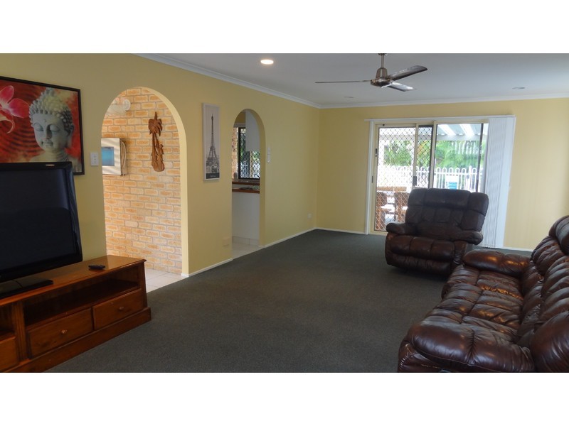8 Palm Court, Bucasia QLD 4750
