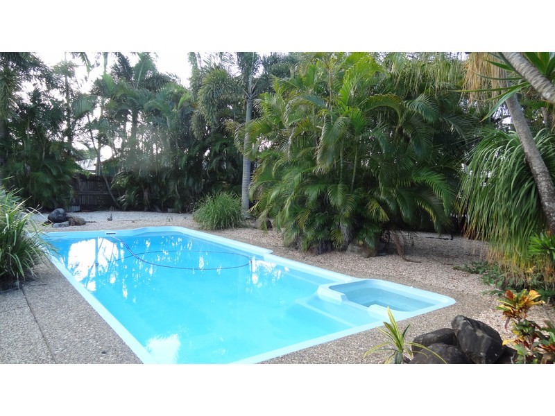 8 Palm Court, Bucasia QLD 4750