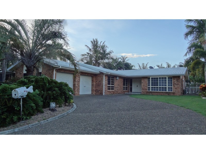 8 Palm Court, Bucasia QLD 4750