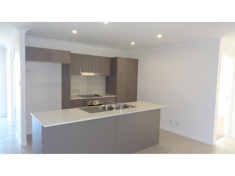 1/8 Bonney Street, Rural View QLD 4740