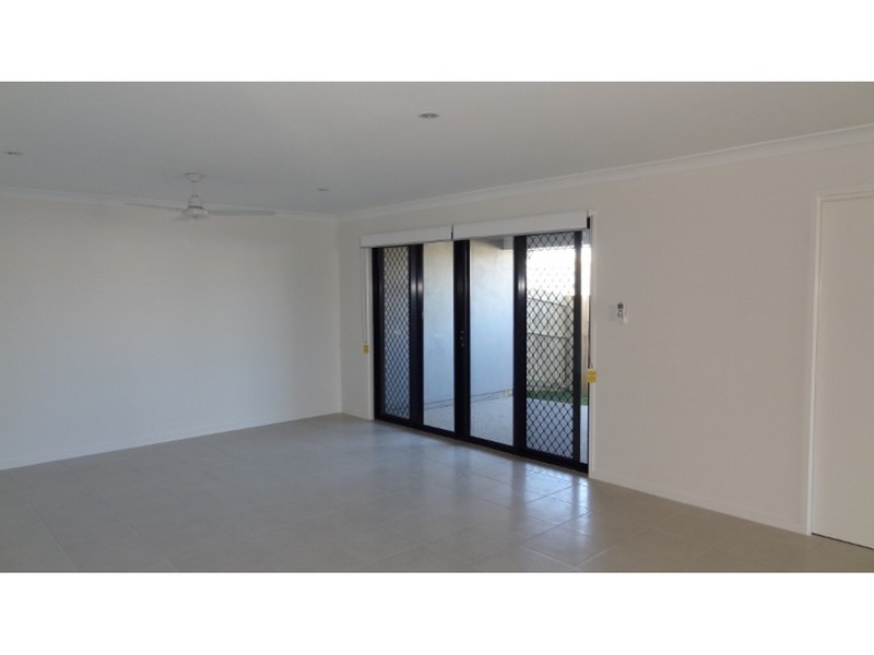1/8 Bonney Street, Rural View QLD 4740