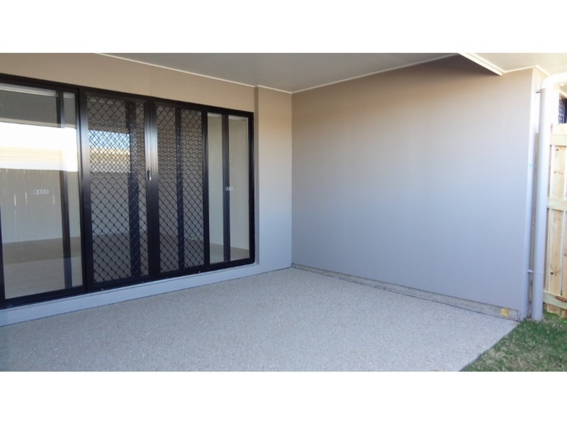 1/8 Bonney Street, Rural View QLD 4740