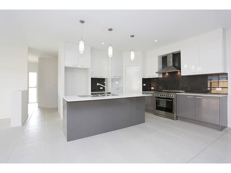 8 Sairs Street, Glass House Mountains QLD 4518