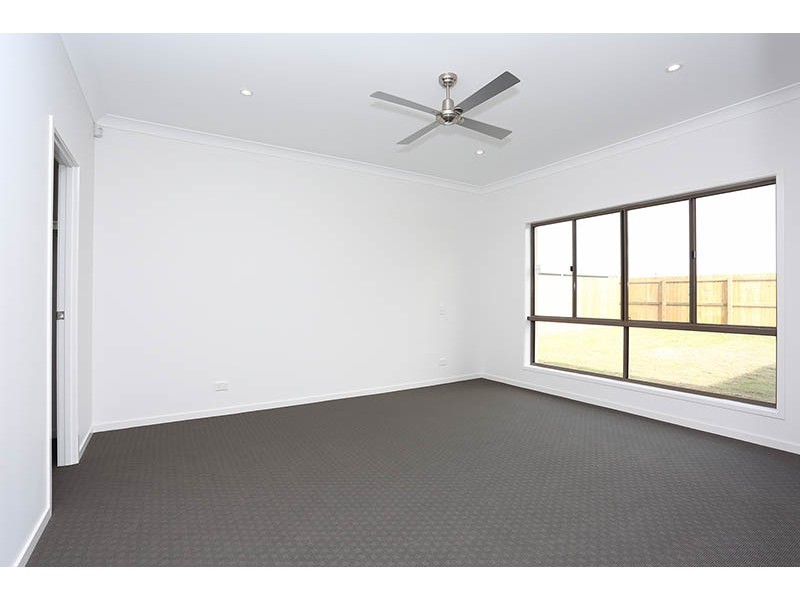 8 Sairs Street, Glass House Mountains QLD 4518