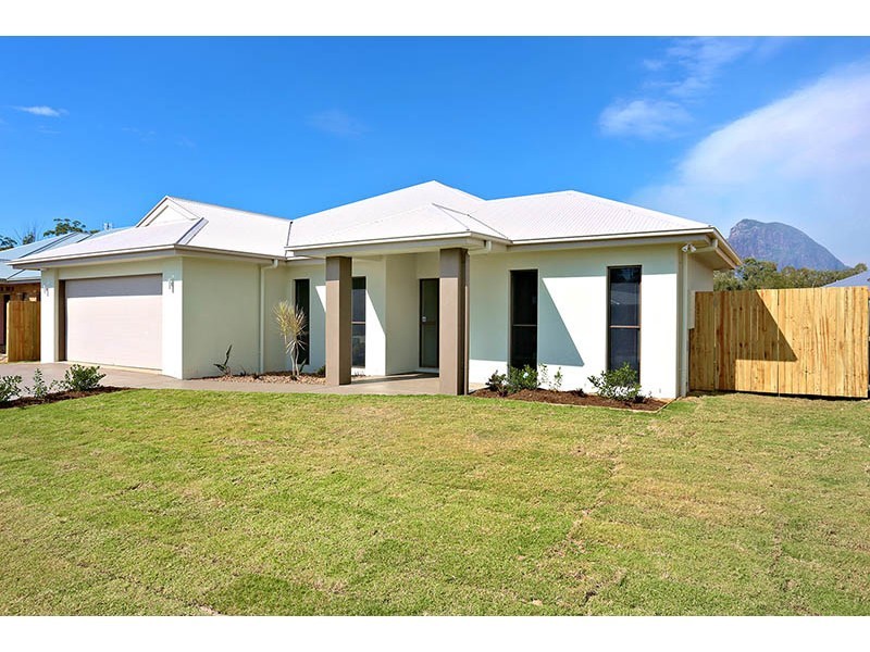 8 Sairs Street, Glass House Mountains QLD 4518