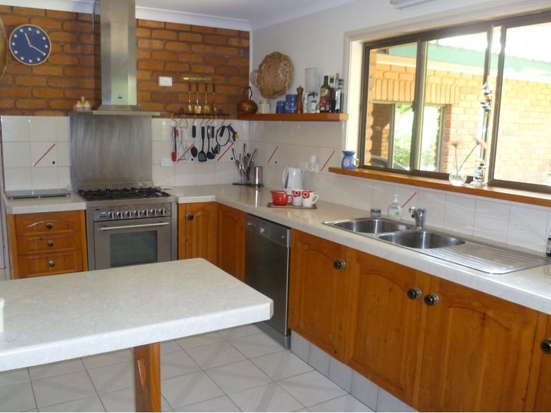 16 Nicolle Court, Mooloolah Valley QLD 4553