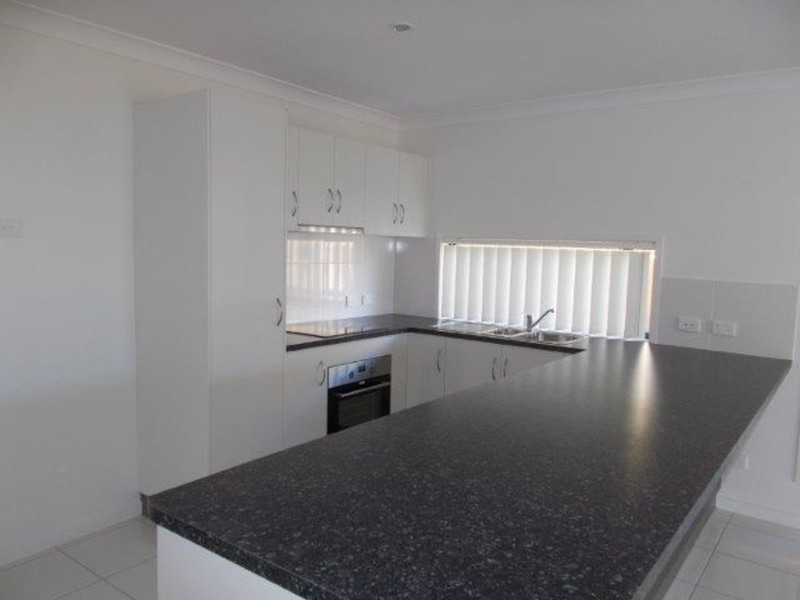 54 Commander Parade, Shoal Point QLD 4750