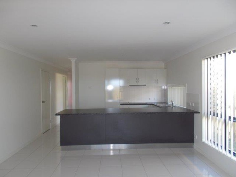 54 Commander Parade, Shoal Point QLD 4750