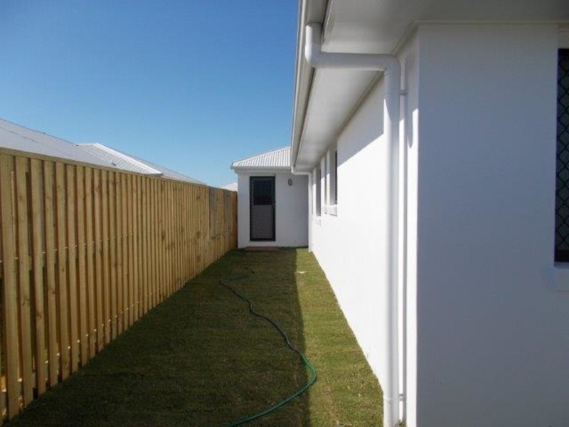 54 Commander Parade, Shoal Point QLD 4750