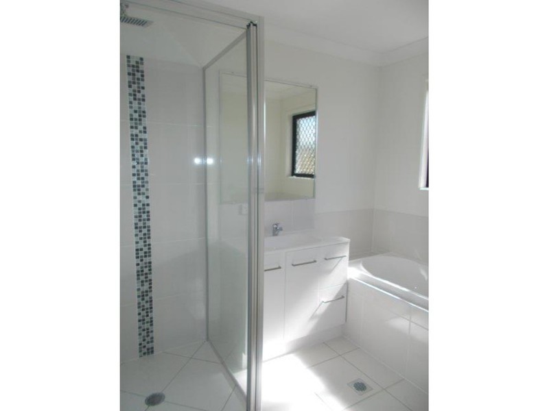 54 Commander Parade, Shoal Point QLD 4750