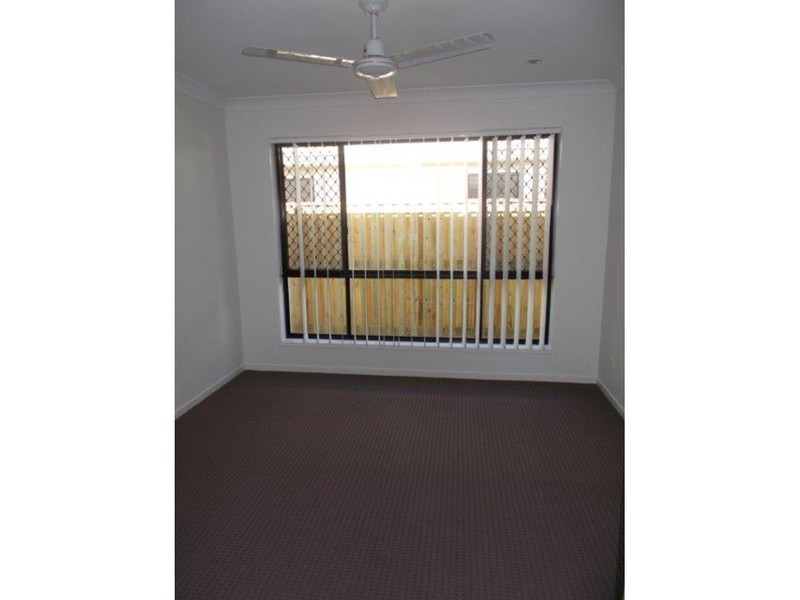 54 Commander Parade, Shoal Point QLD 4750