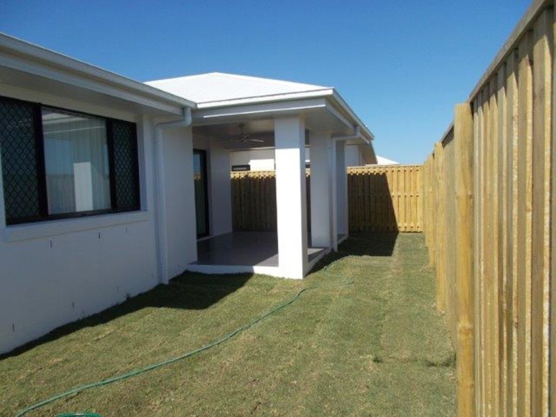 54 Commander Parade, Shoal Point QLD 4750