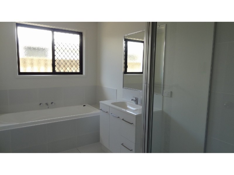 5 Henley Close, Blacks Beach QLD 4740