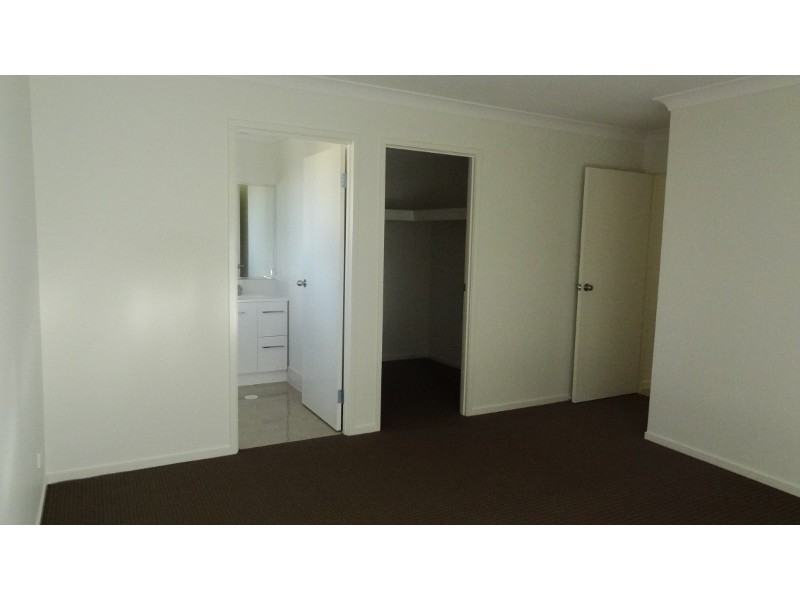 15 Eales Road, Rural View QLD 4740
