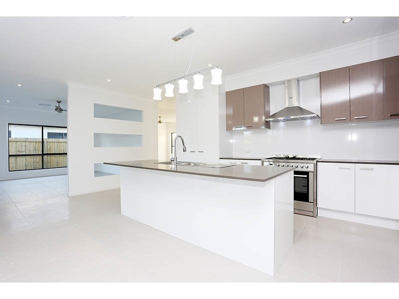 10 Sairs Street, Glass House Mountains QLD 4518