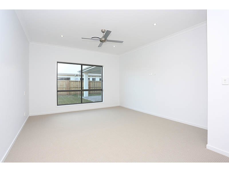 10 Sairs Street, Glass House Mountains QLD 4518