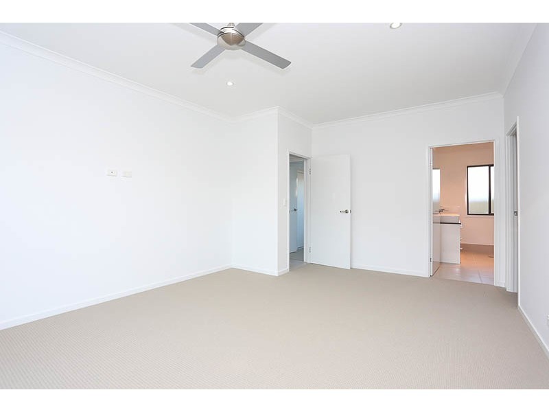 10 Sairs Street, Glass House Mountains QLD 4518