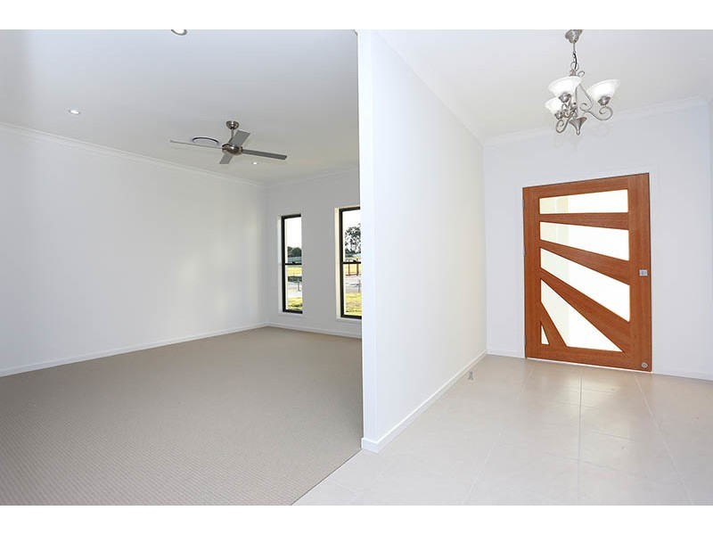 10 Sairs Street, Glass House Mountains QLD 4518