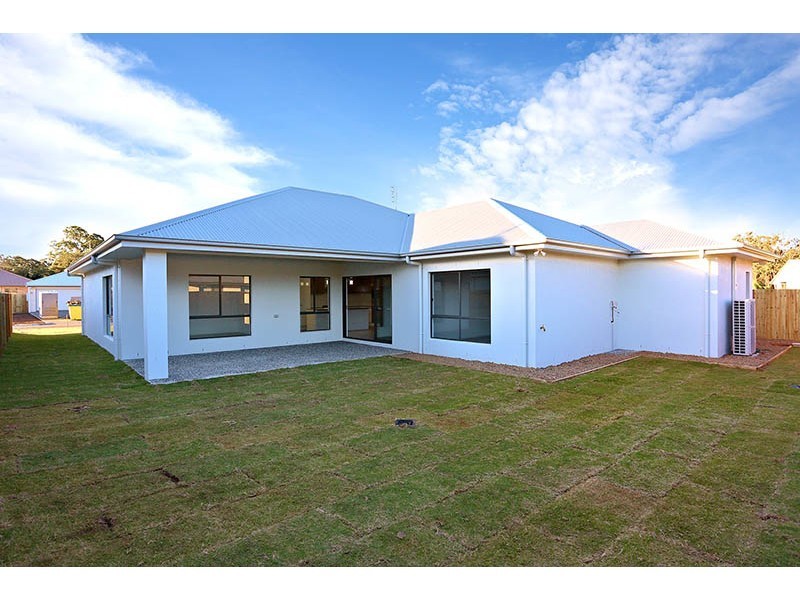 10 Sairs Street, Glass House Mountains QLD 4518