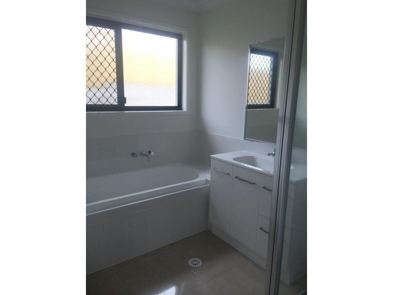 29 Eales Road, Rural View QLD 4740