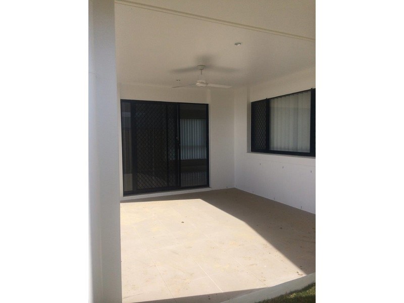 176 Whitehaven Drive, Blacks Beach QLD 4740