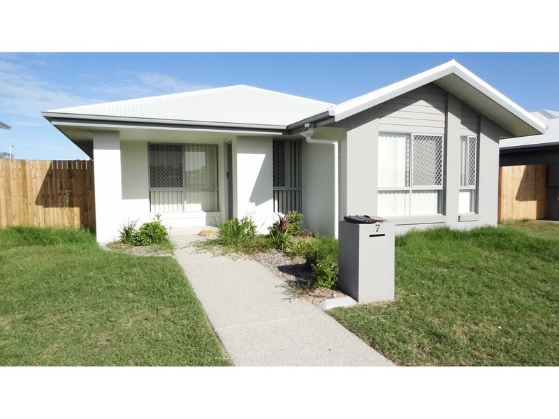 7 Elgans Parade, Rural View QLD 4740