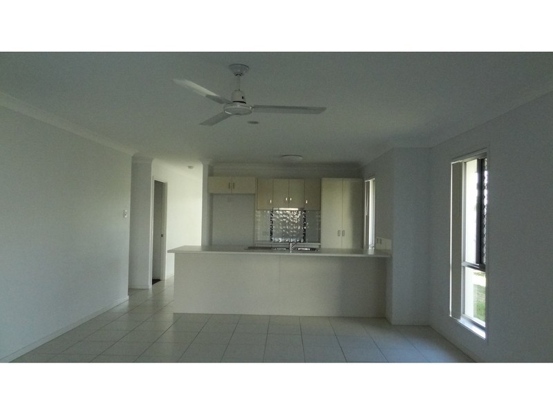 7 Elgans Parade, Rural View QLD 4740