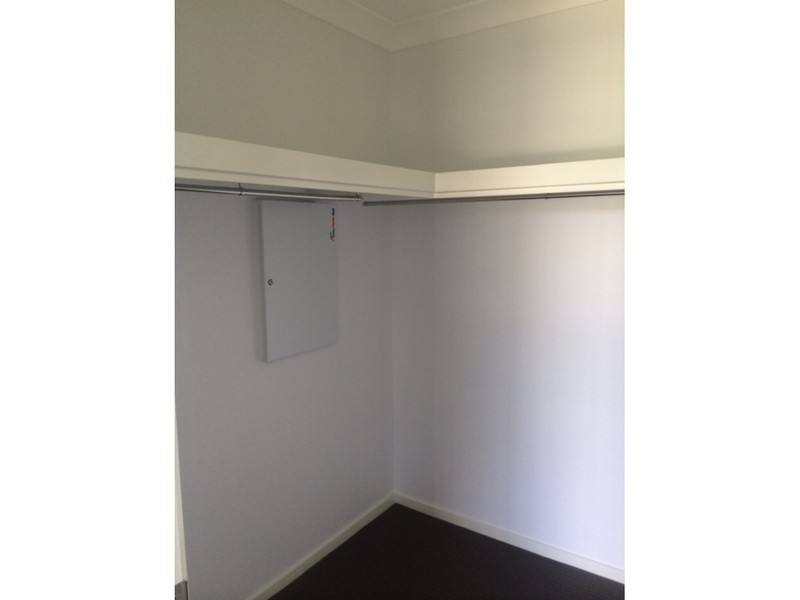 7 Elgans Parade, Rural View QLD 4740