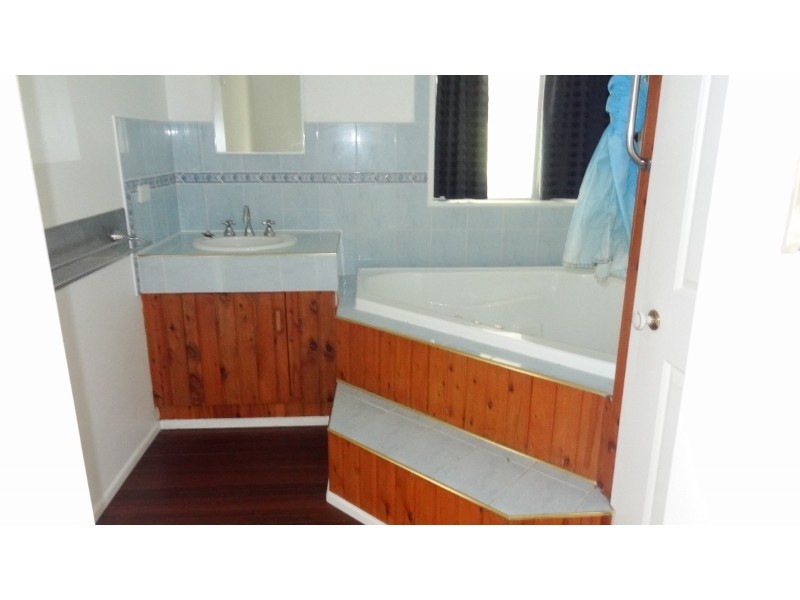 84 Waverley Street, Bucasia QLD 4750