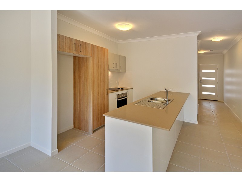 16/17 Greensboro Place, Little Mountain QLD 4551