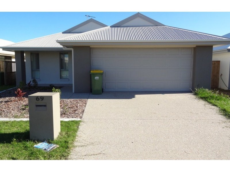 69 Newport Parade, Blacks Beach QLD 4740