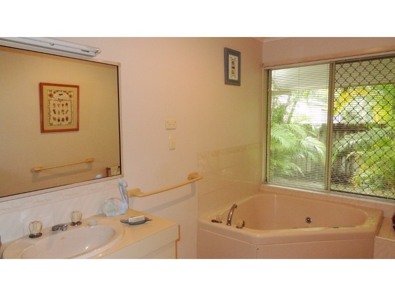2/14 Waverley Street, Bucasia QLD 4750